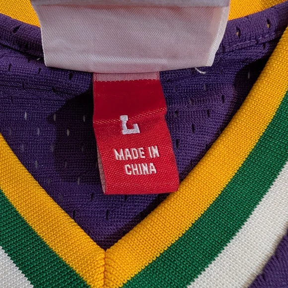 Mitchell & Ness Karl Malone Throwback Jersey Large